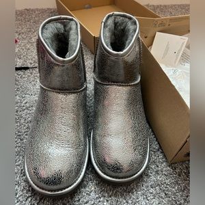 Uggs size women 8, gun metal color